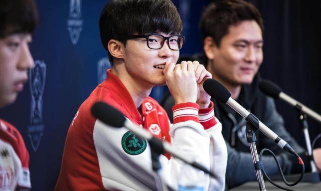 他在场上体 他在场上体